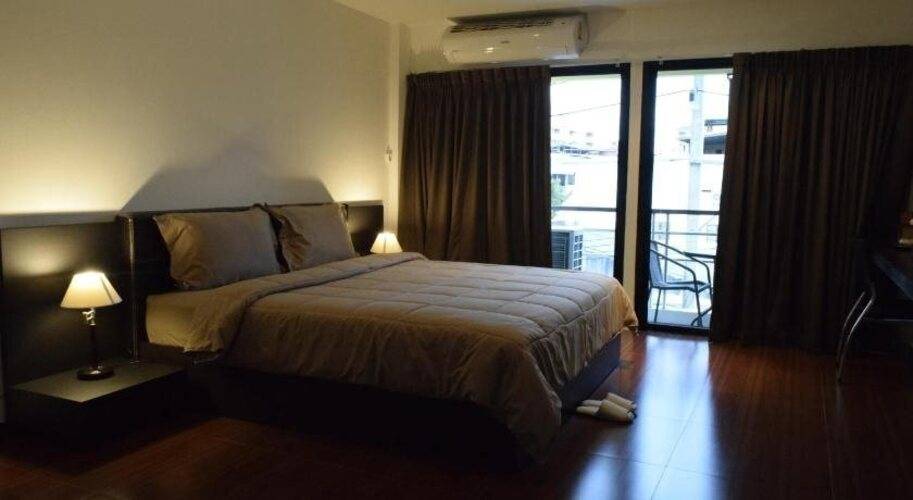 Hideaway Guest House And Bar