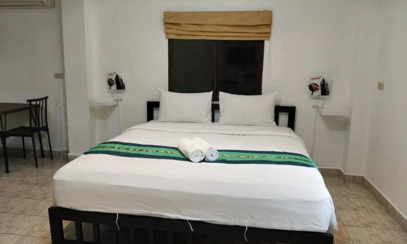 Phratamnak Inn - 100 Meter From Beach