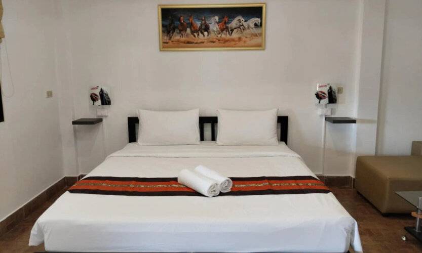 Phratamnak Inn - 100 Meter From Beach