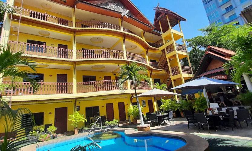 Phratamnak Inn - 100 Meter From Beach