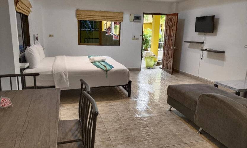 Phratamnak Inn - 100 Meter From Beach