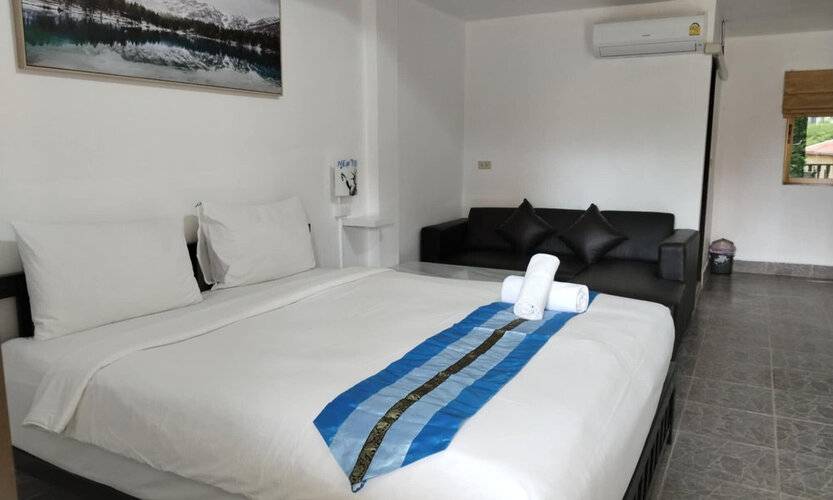 Phratamnak Inn - 100 Meter From Beach