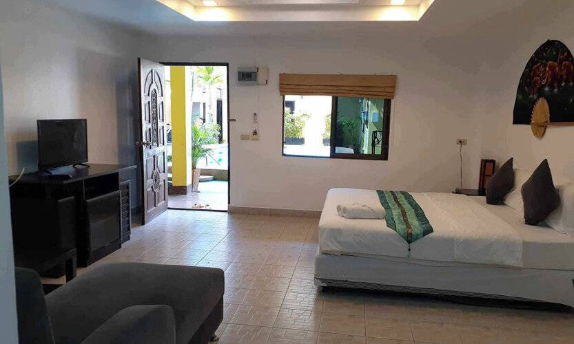 Phratamnak Inn - 100 Meter From Beach