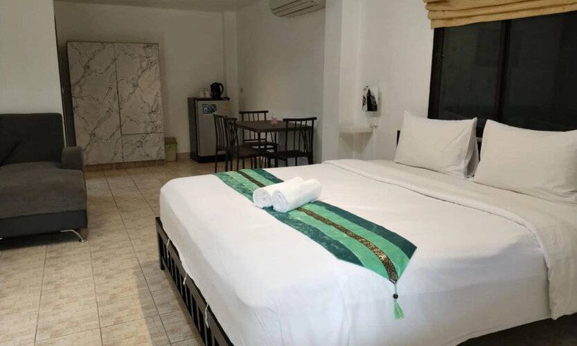 Phratamnak Inn - 100 Meter From Beach