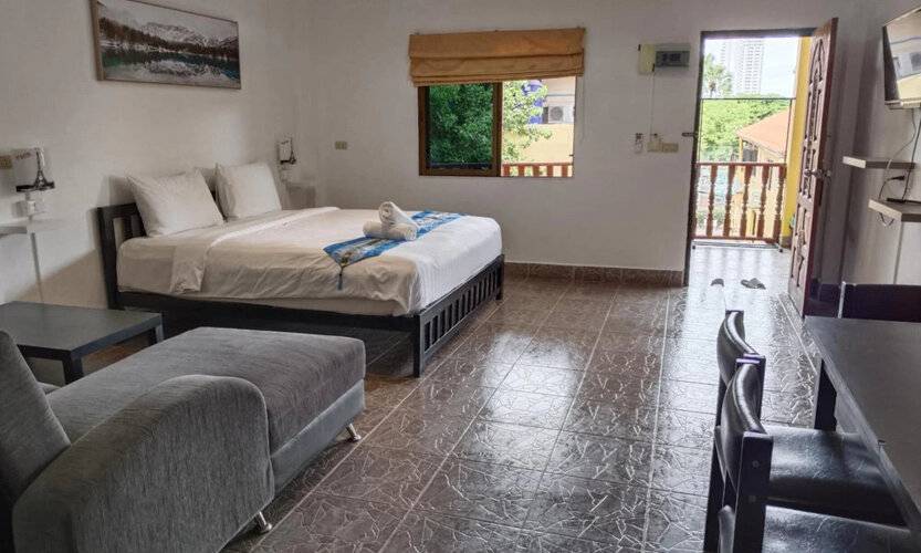 Phratamnak Inn - 100 Meter From Beach