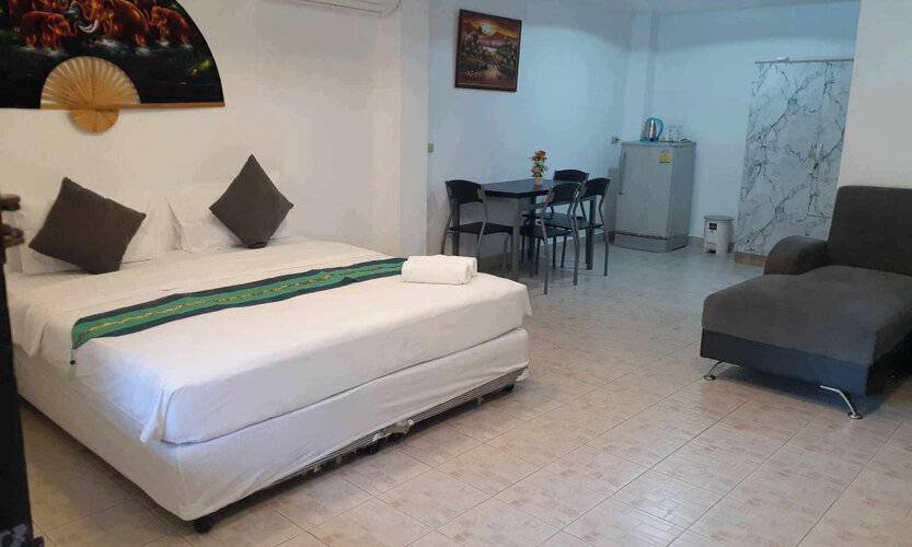 Phratamnak Inn - 100 Meter From Beach