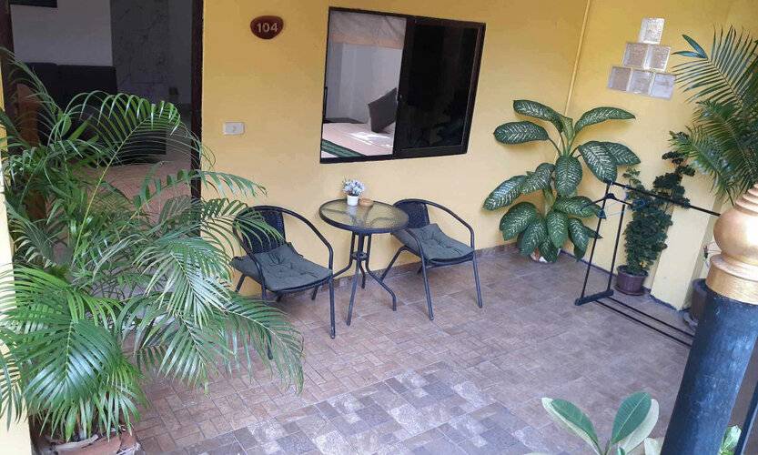 Phratamnak Inn - 100 Meter From Beach