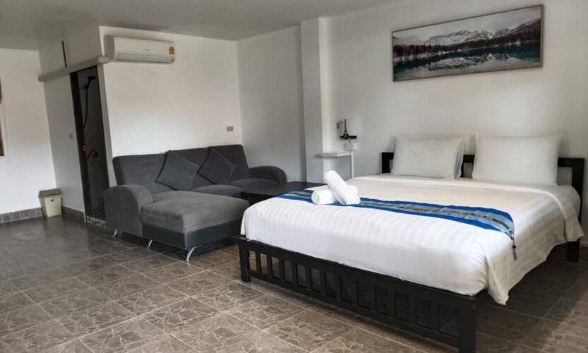 Phratamnak Inn - 100 Meter From Beach