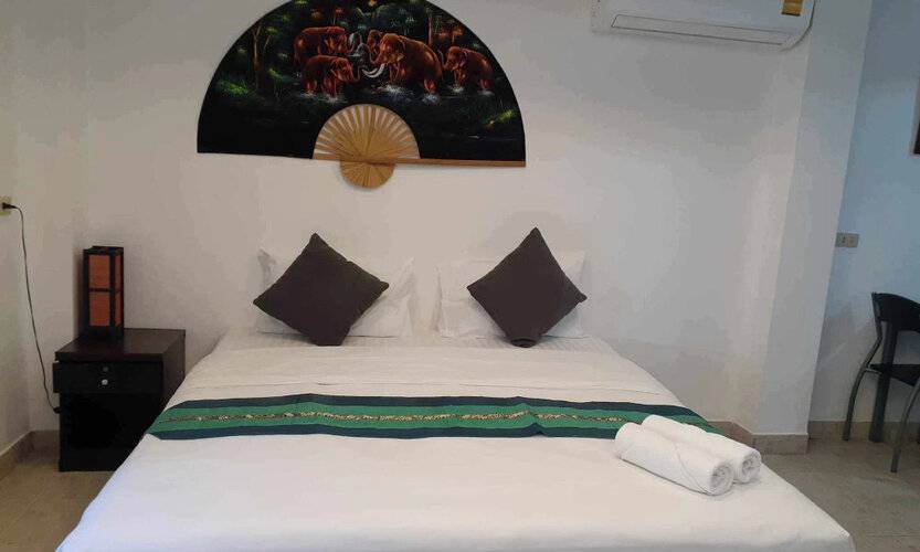 Phratamnak Inn - 100 Meter From Beach