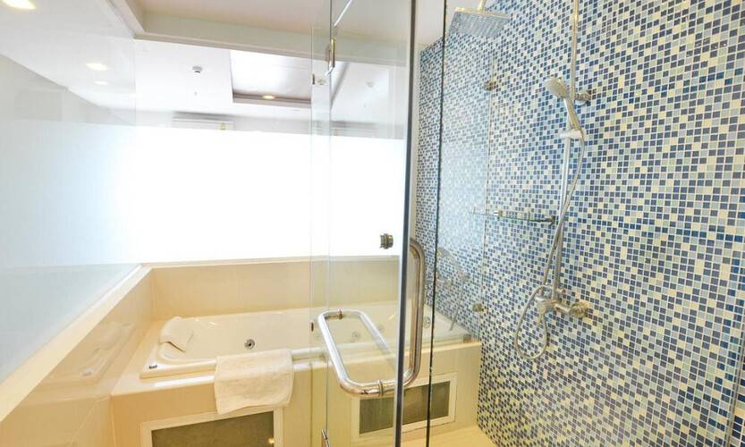 Blue Ocean Suite