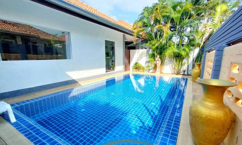 Corner Villa - Pattaya Holiday House Walking Street 4 Bedrooms