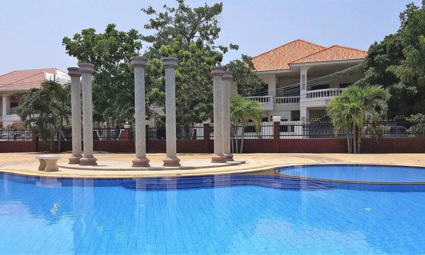 Yai Land - Luxurious Tropical Villa Pattaya