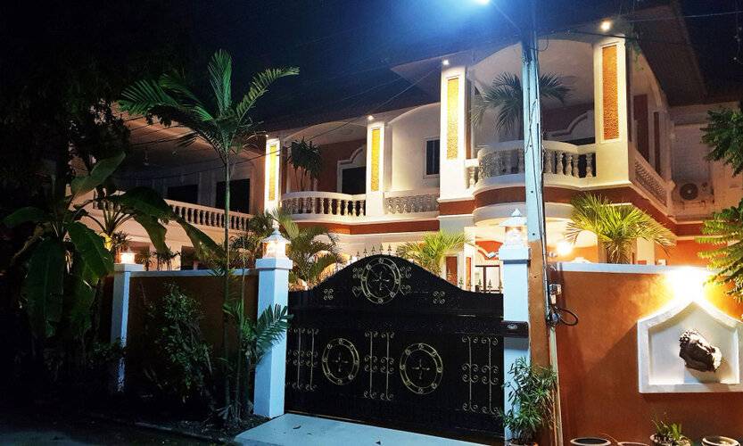 Yai Land - Luxurious Tropical Villa Pattaya