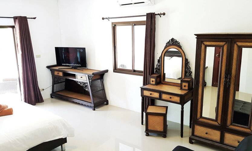 Yai Land - Luxurious Tropical Villa Pattaya