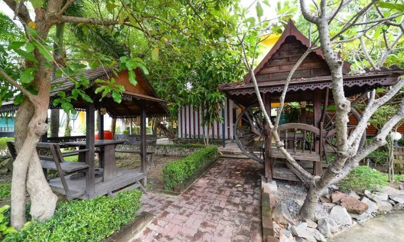 Paradise Resort