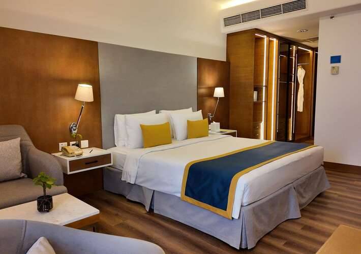 Golden Tulip Muscat