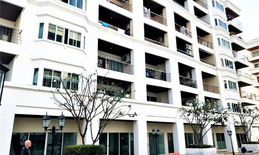 Platinum Suites Studio Condo Jomtien