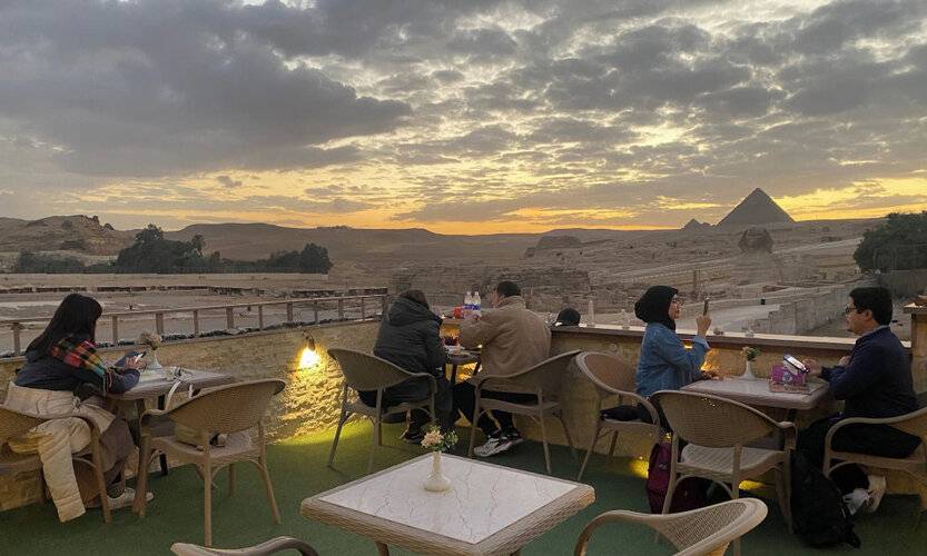 Seven Pyramids Inn
