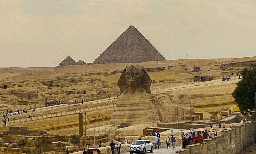 Seven Pyramids Inn