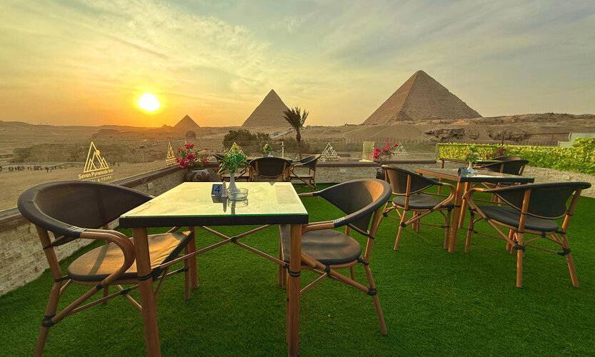 Seven Pyramids Inn