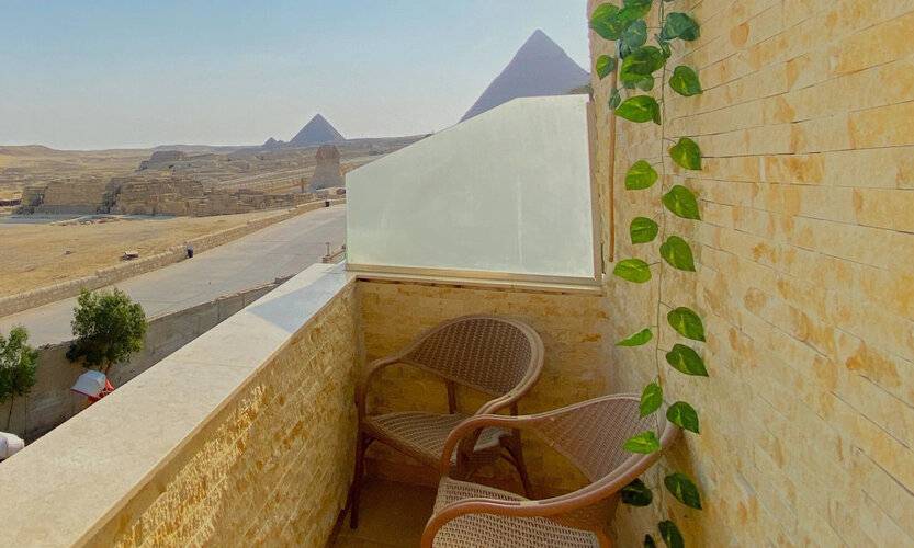 Seven Pyramids Inn