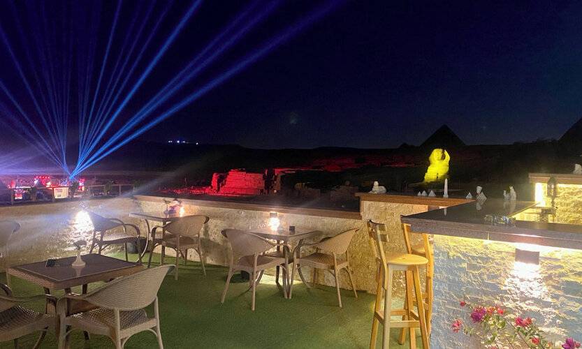 Seven Pyramids Inn