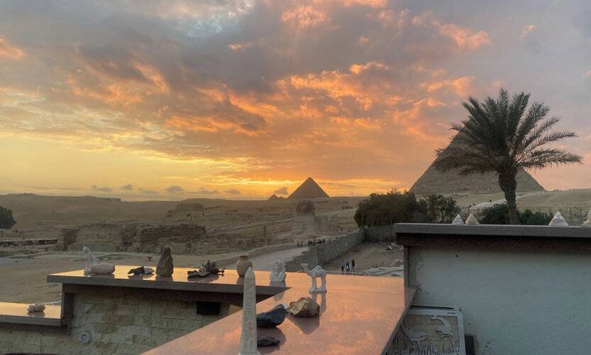 Seven Pyramids Inn