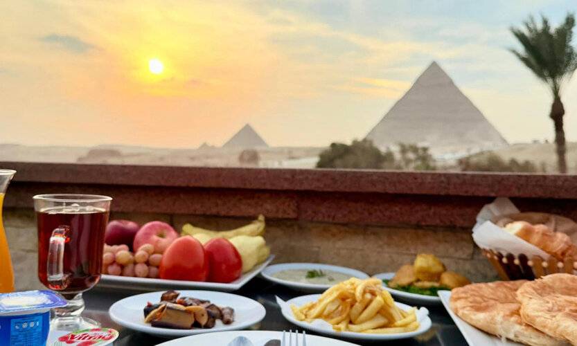 Seven Pyramids Inn