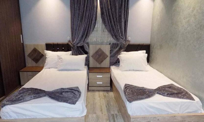 City Hotel