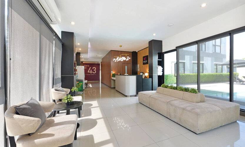 Gate43 Airport Hotel