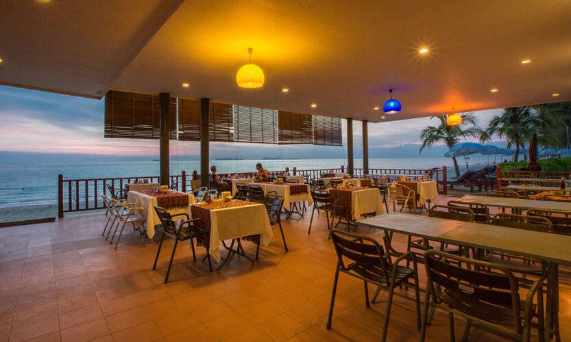 Lanta Casuarina Beach Resort