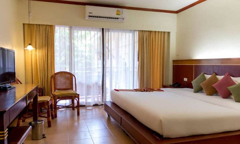 Lanta Casuarina Beach Resort