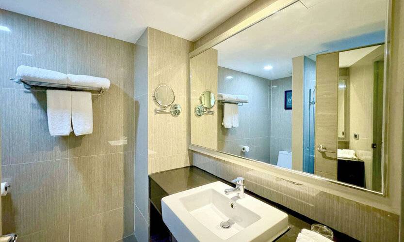 Ramada By Wyndham Bangkok Sukhumvit 11