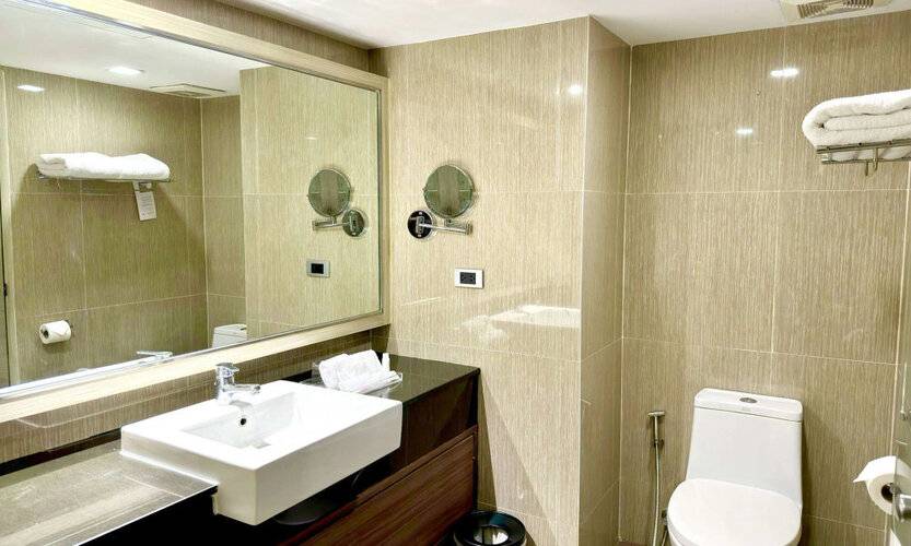 Ramada By Wyndham Bangkok Sukhumvit 11