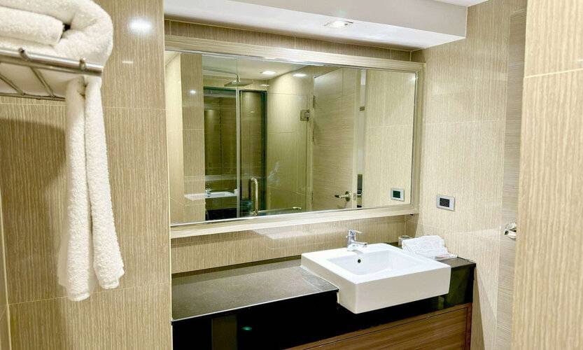 Ramada By Wyndham Bangkok Sukhumvit 11