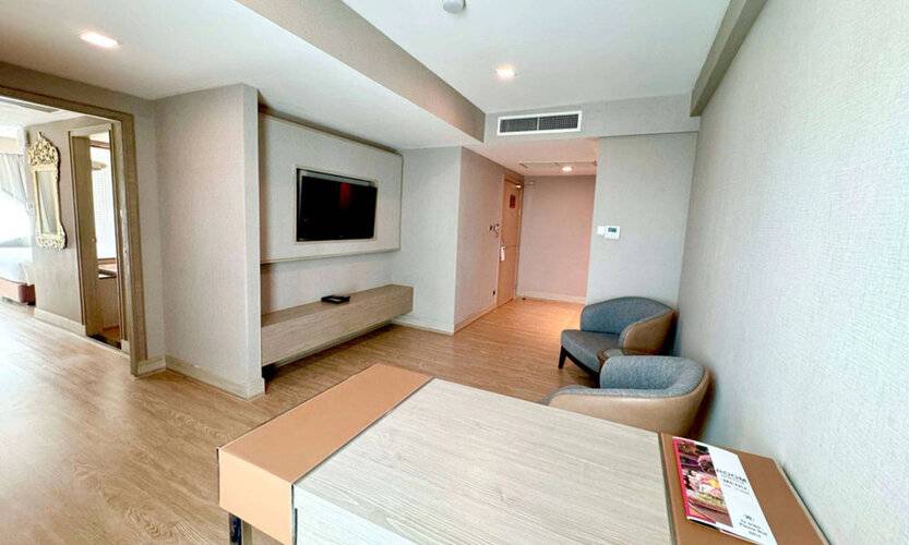Ramada By Wyndham Bangkok Sukhumvit 11