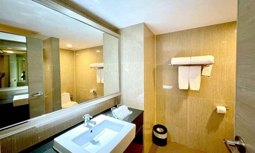 Ramada By Wyndham Bangkok Sukhumvit 11