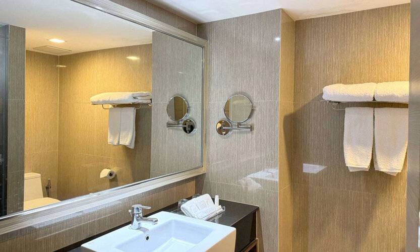 Ramada By Wyndham Bangkok Sukhumvit 11