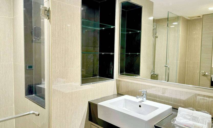 Ramada By Wyndham Bangkok Sukhumvit 11