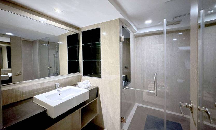 Ramada By Wyndham Bangkok Sukhumvit 11