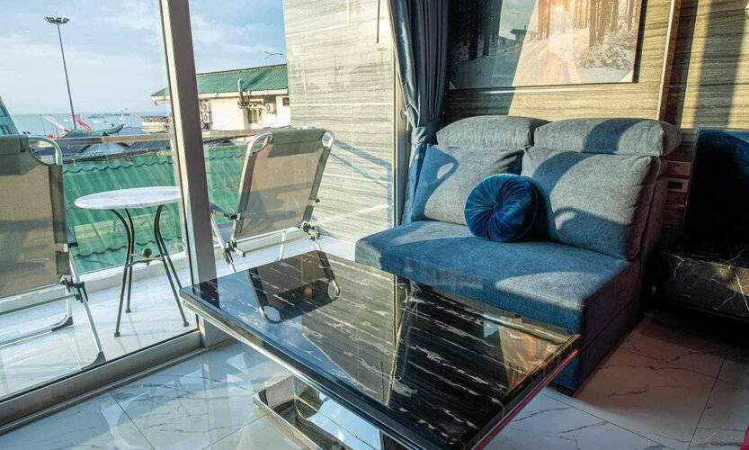 The Globe Hotel Bar And Restaurant