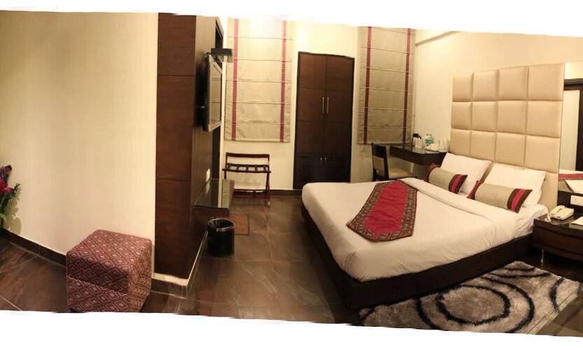 Hotel Amrapali Grand