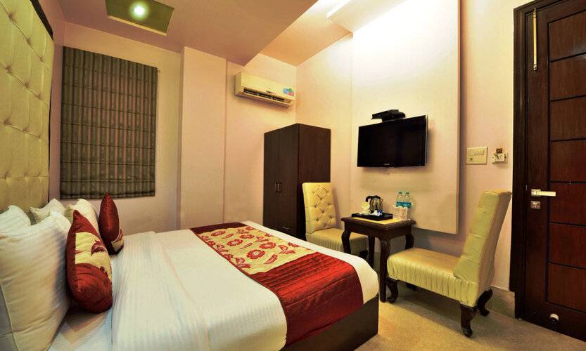 Hotel Taksh Inn