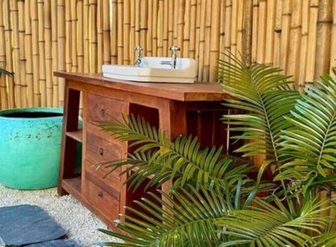 The Maverick Surf & Dive Lodge Guesthouse