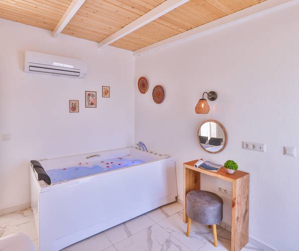 Villa Ay