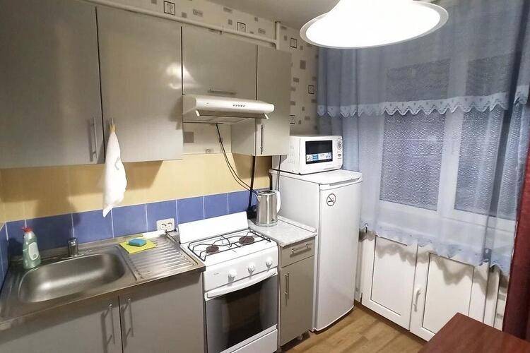Диван И Чемодан На Улице Дуси Ковальчук 185б