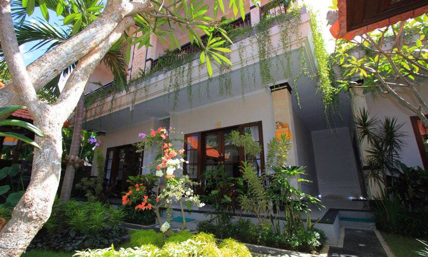 Gatra Ubud Inn