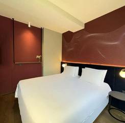 $item['hotel']['name']