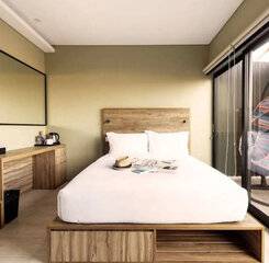 $item['hotel']['name']