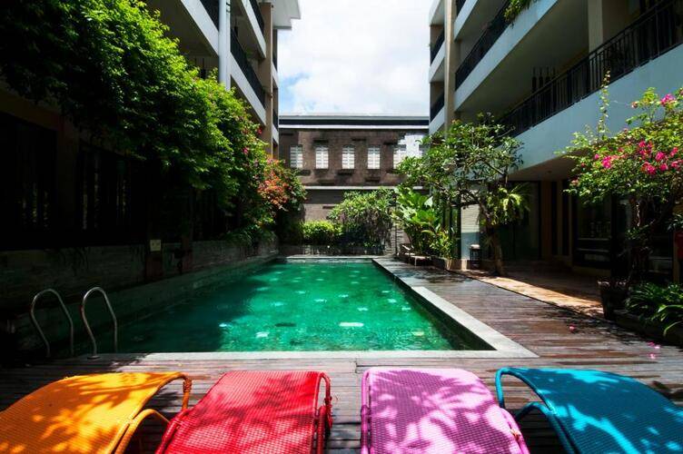 100 Sunset Hotel And Ballroom